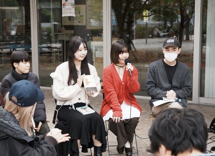 社会文化批評スタジオの様子